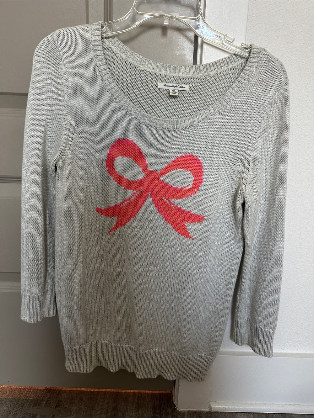 American Eagle Outfitters Light Gray Sweater with Pink Bow Graphic